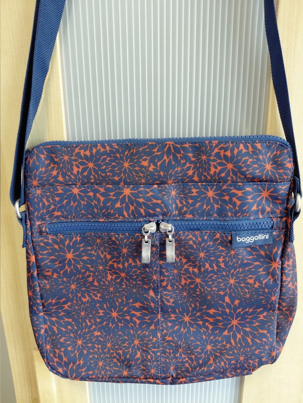 baggallini Nylon Navy and Rust Floral Crossbody Bag W/Adjustable Strap